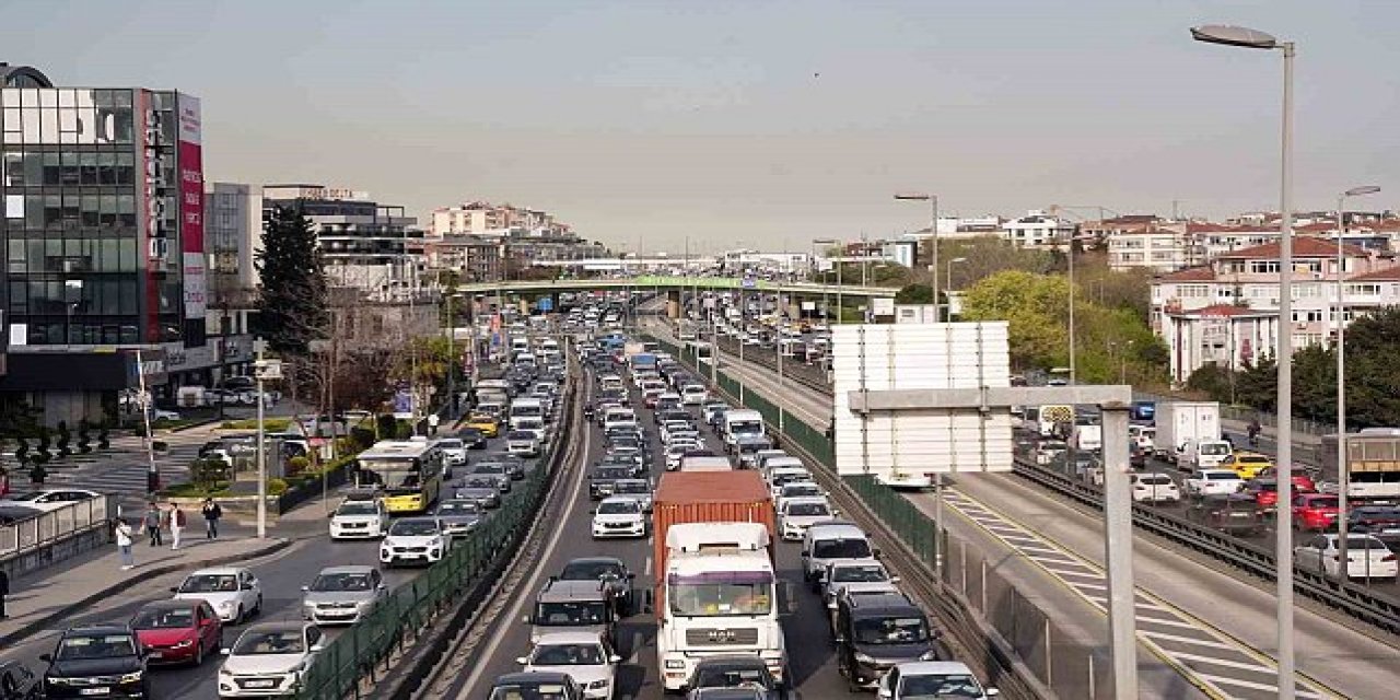 İstanbul'da Ramazan Bayramı tatilinin ardından ilk mesai günü trafik çilesiyle başladı