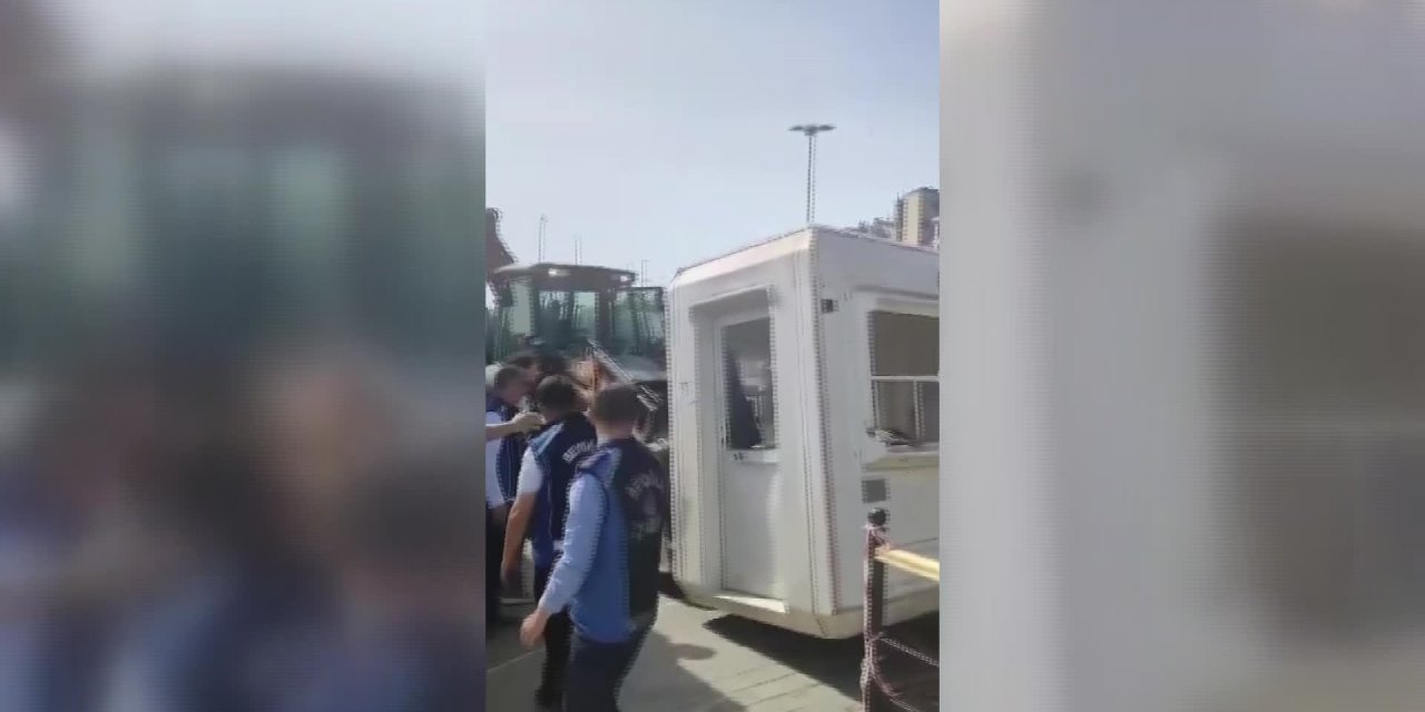 Beyoğlu Belediyesi Karaköy sahili işgal eden kulübe ve çitleri kaldırdı