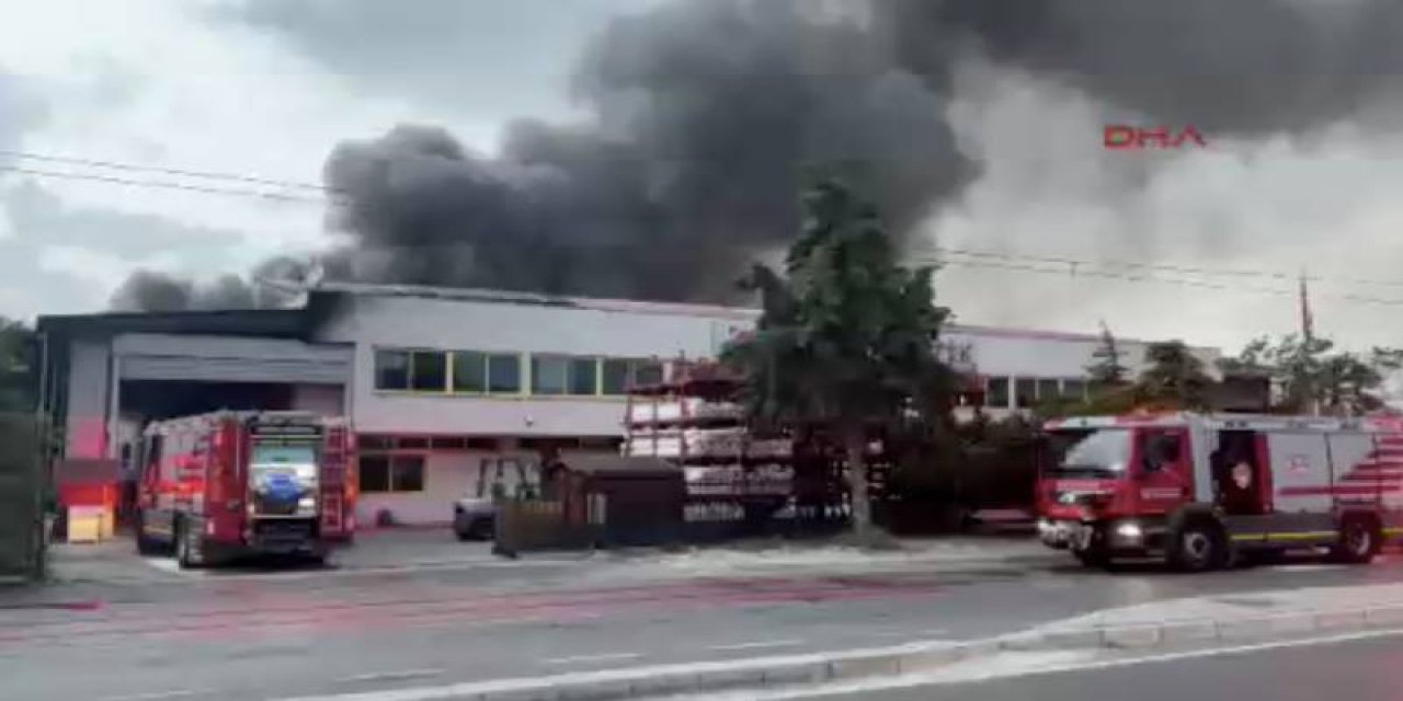 İzmir'de plastik fabrikasında yangın