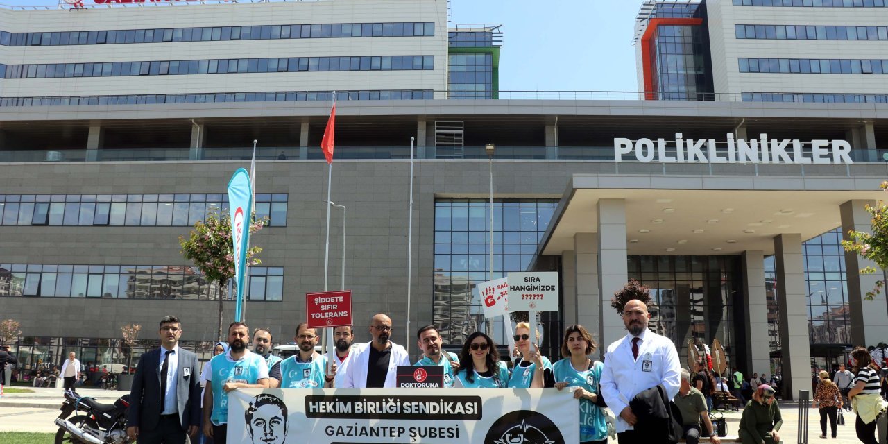 Hasta yakınının öldürdüğü Dr. Ersin Arslan anıldı: Sağlıkta şiddet 10 yılda yüzde 600 arttı