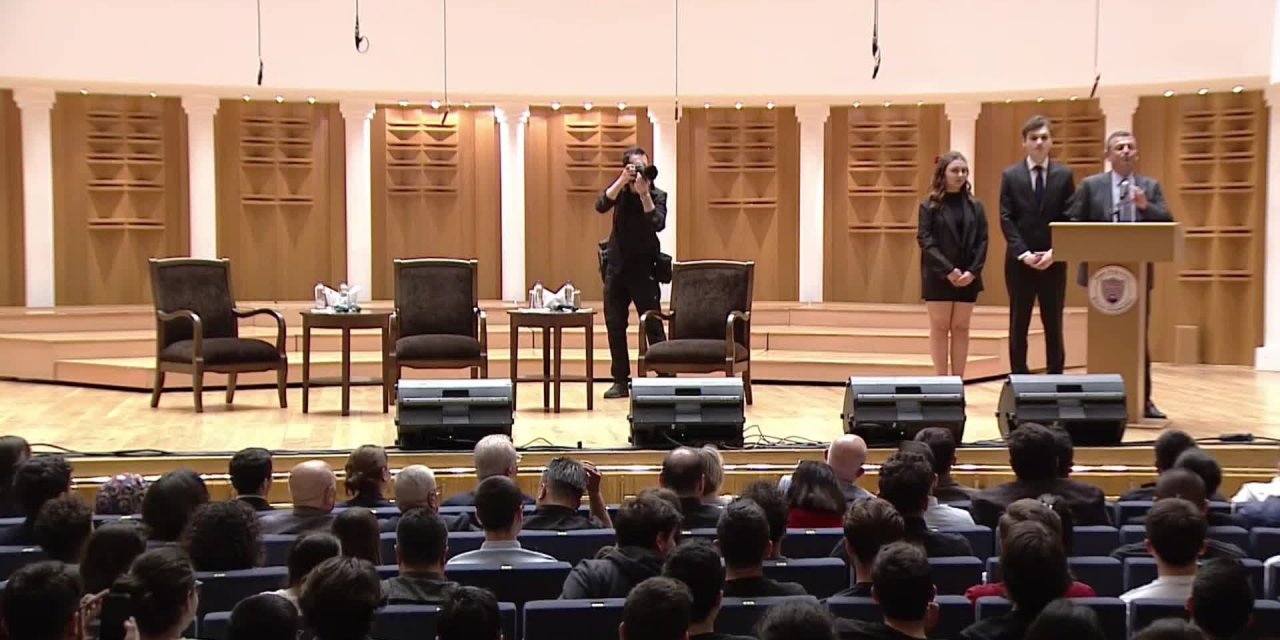 Özgür Özel gençlerle buluştu... Başarı kapısının üç anahtarı: Gençler, eşit temsil ve bilim