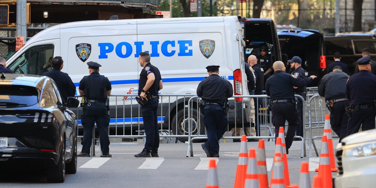 Trump davasının görüldüğü mahkeme önünde bir kişi kendini yaktı