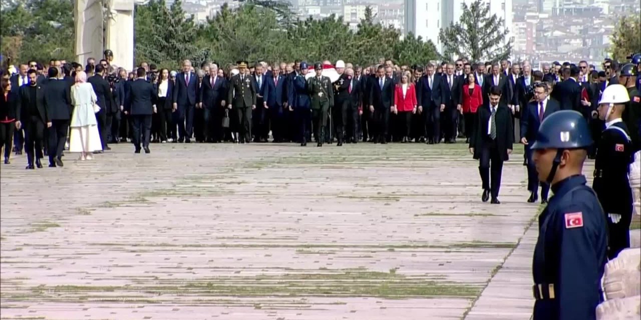 Devlet erkanı Anıtkabir'i ziyaret etti