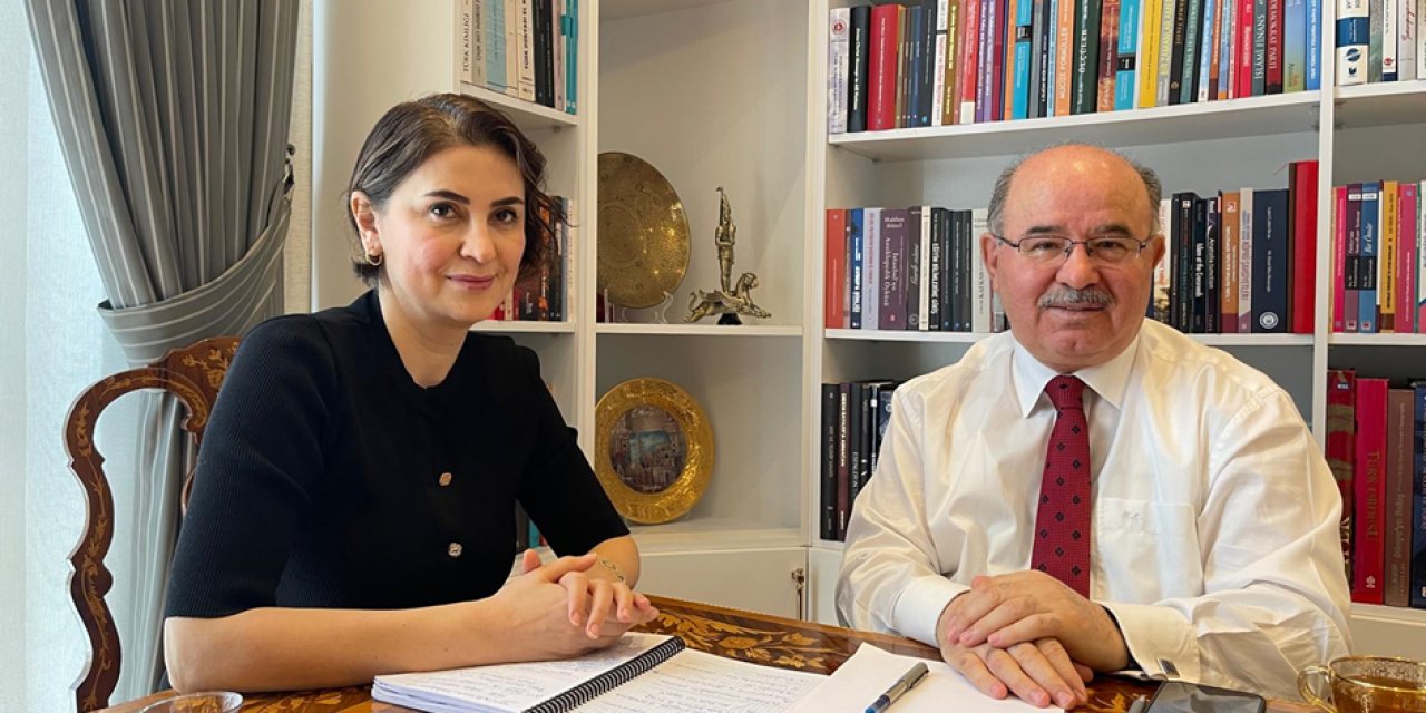 Hüseyin Çelik: “Sarayda komünist bozuntusu, ne idüğü belirsiz adam racon kesiyor. Sayın Cumhurbaşkanı buna nasıl müsaade ediyor?”