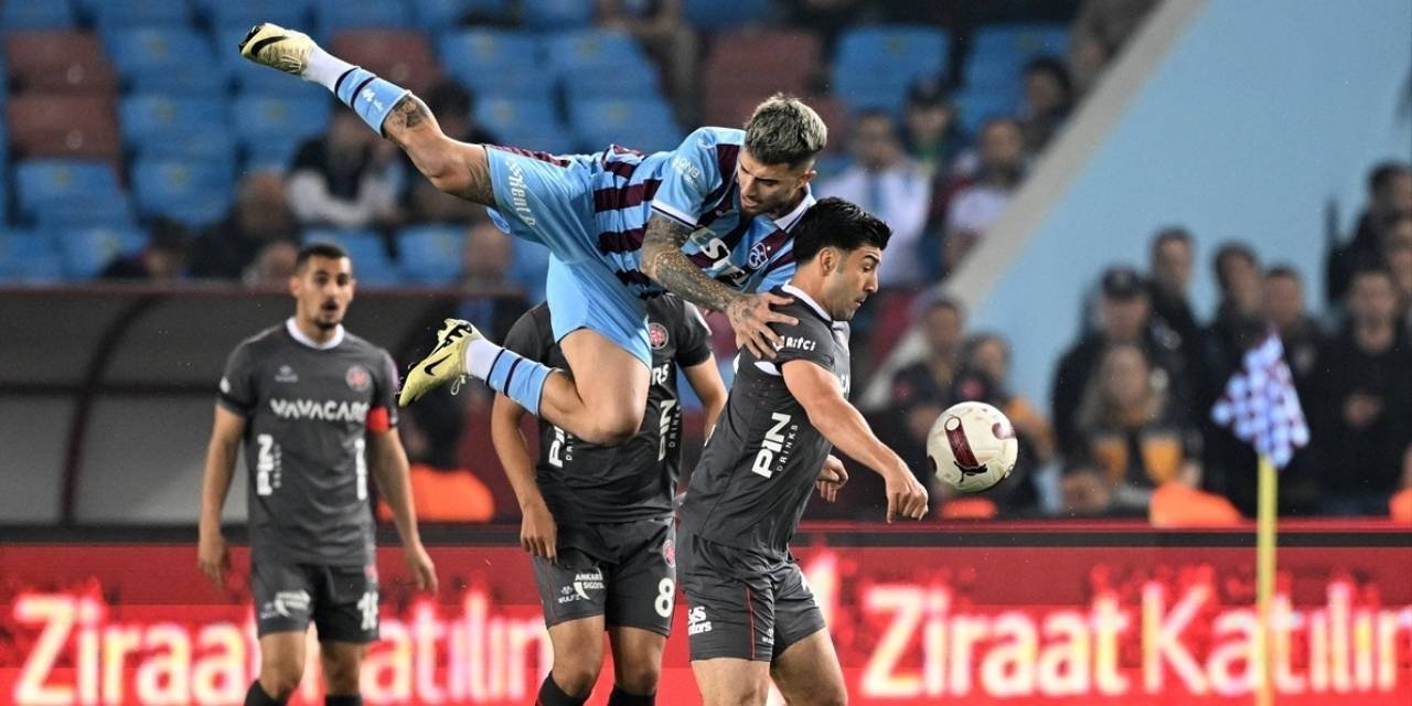 Trabzonspor'lu Destan rakip takımın oyuncusunu yumrukladı: Maçı Trabzonspor kazandı