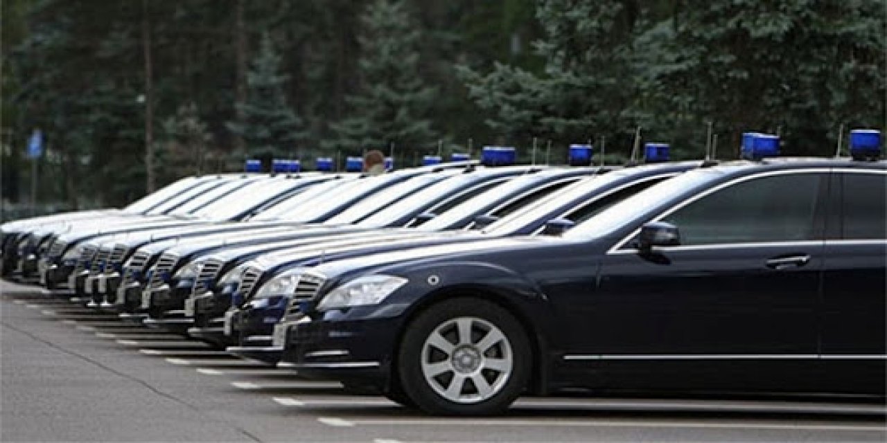 'Kamuda tasarruf' denilerek, törene otobüsle gitmişlerdi: Makam araçları arkadan gelmiş