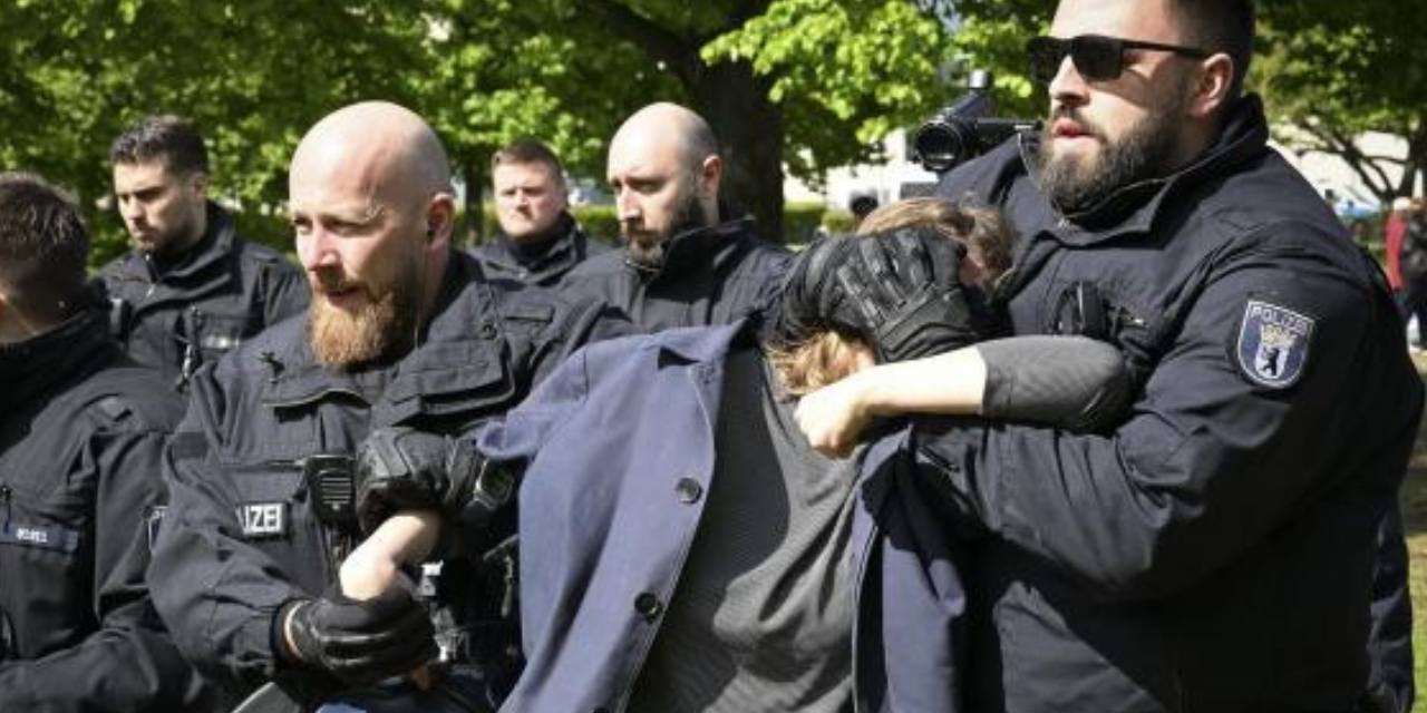 Berlin'de, polis 'Filistin kampı'nı dağıttı