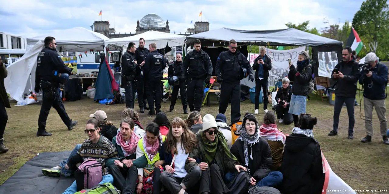 Berlin'de Filistin yanlısı protestoculara polis müdahalesi