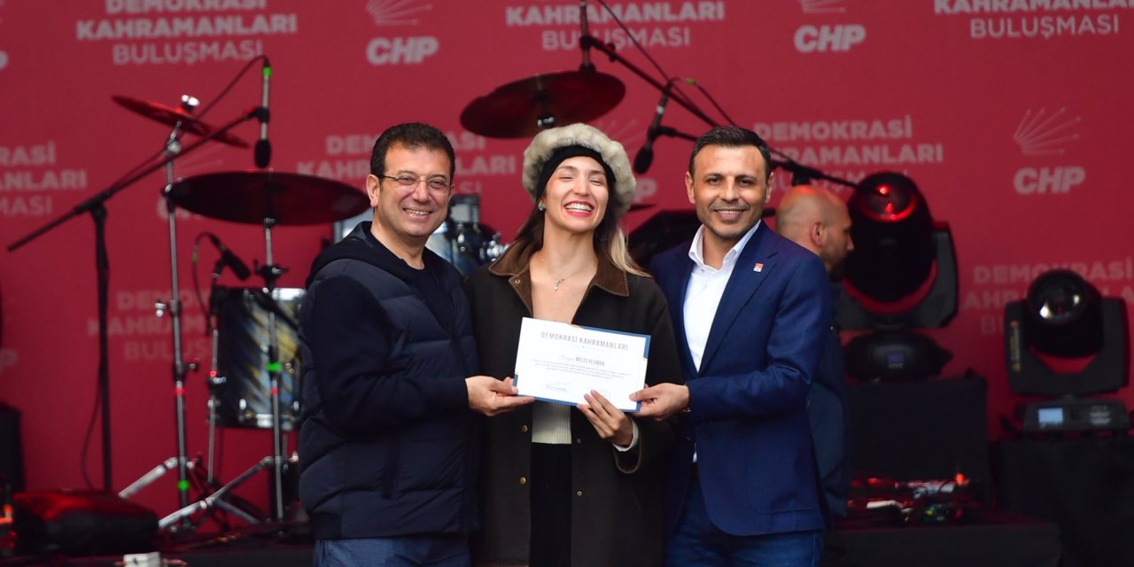 CHP İstanbul İl Örgütü, “demokrasi kahramanları” sandık görevlilerine sertifika verdi