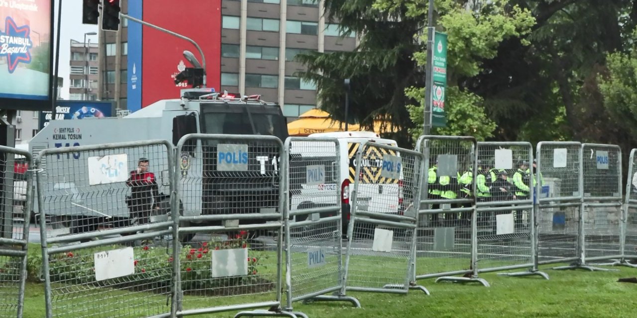 Beşiktaş'ta bazı yollar yayalara da kapatıldı