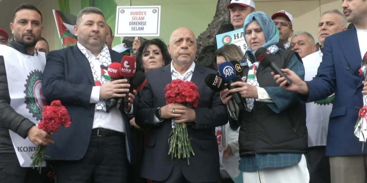 TÜRK-İŞ, HAK-İŞ ve MEMUR-SEN Taksim anıtına çelenk koydu