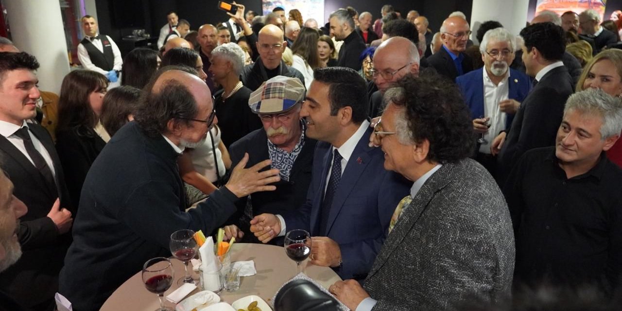 Beyoğlu Belediyesi'nin Sosyal Demokratlara Dönüşünü Kutlamak İçin Sanat ve Siyaset Dünyası Piramid Sanat’ta Bir Araya Geldi!