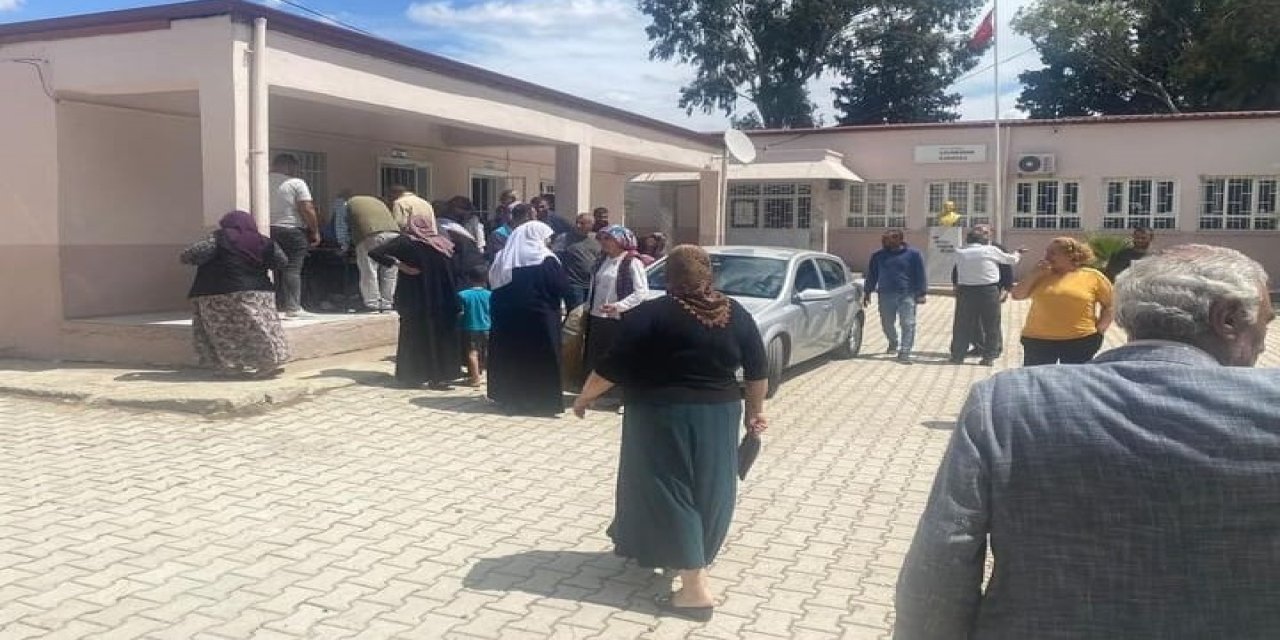 Hatay'da ilçe değiştirmek için sandık başına gittiler