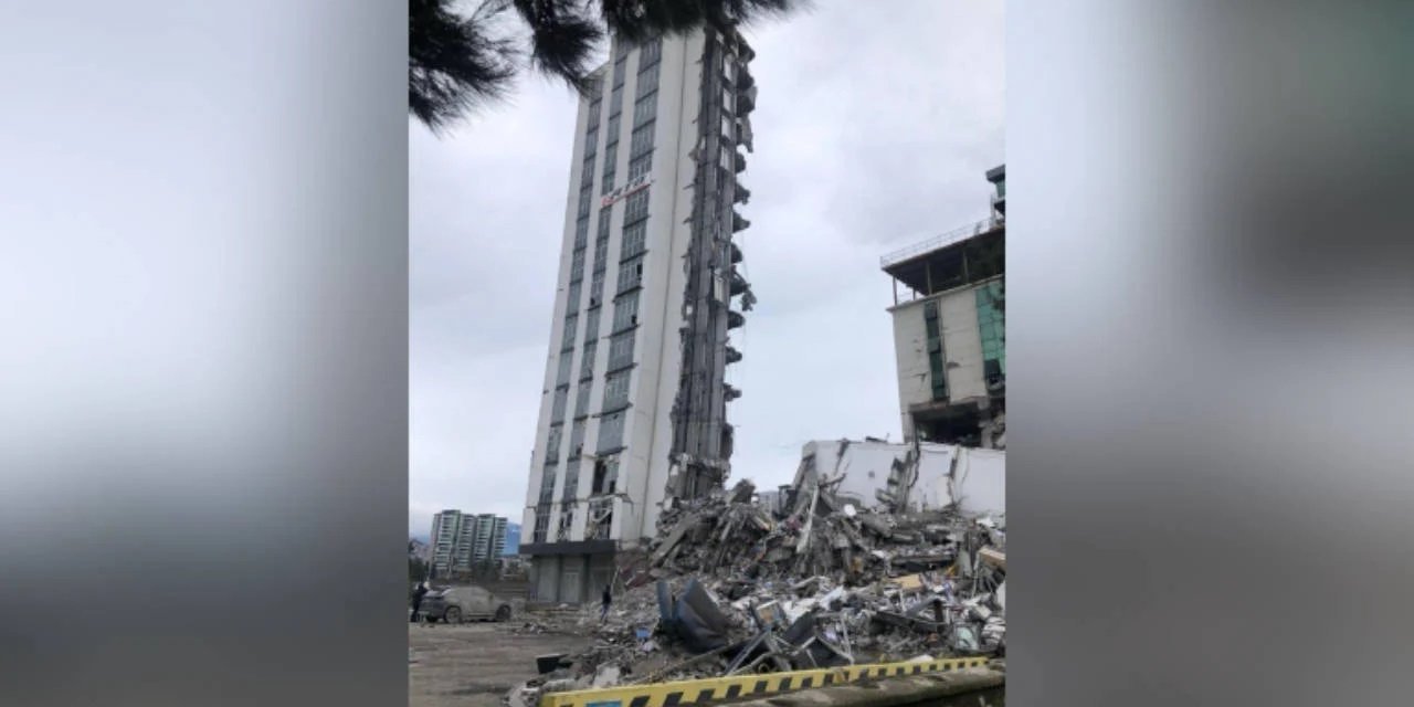 Depremde yıkılan binanın şantiye şefi mahkemeye dilekçe verdi: Ben aslında çaycıyım