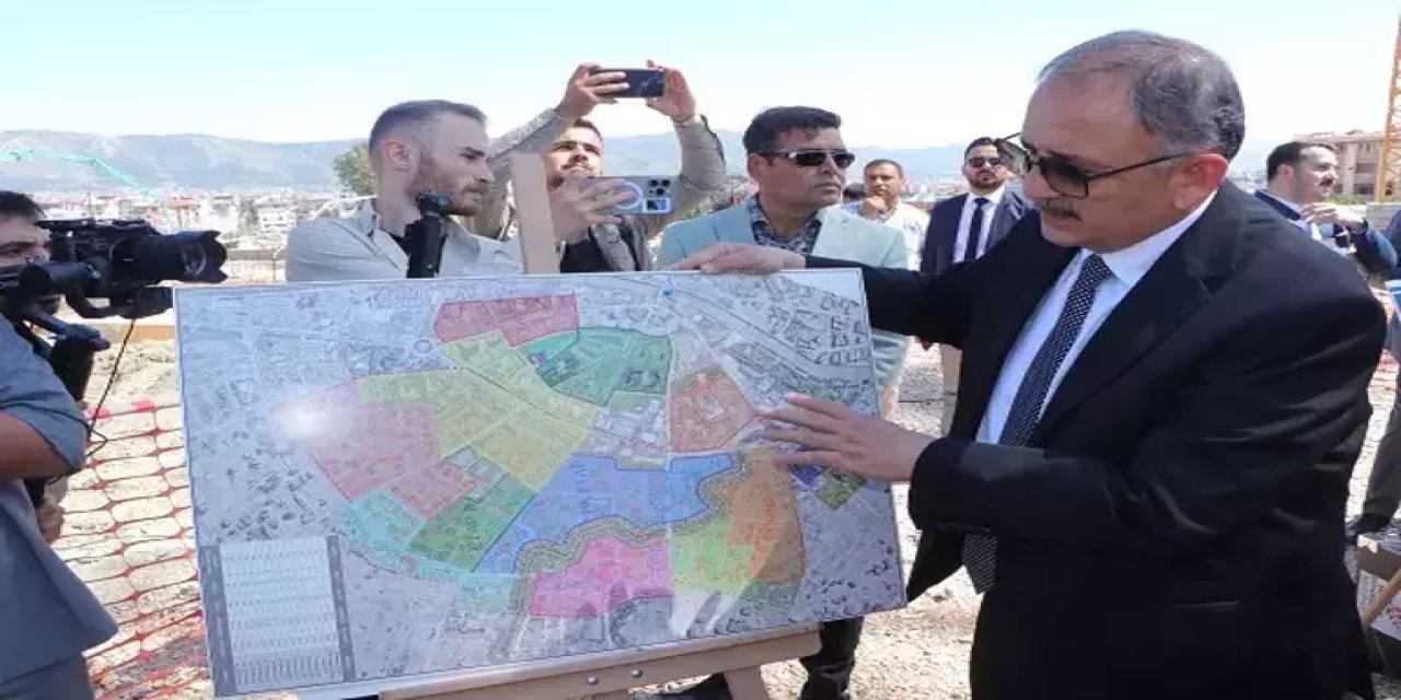 Çevre, Şehircilik ve İklim Değişikliği Bakanı Mehmet Özhaseki Hatay'da deprem bölgesindeki saha çalışmalarını inceledi