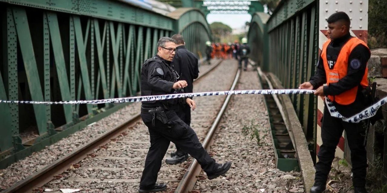 Arjantin'de iki tren çarpıştı: 60 kişi yaralandı