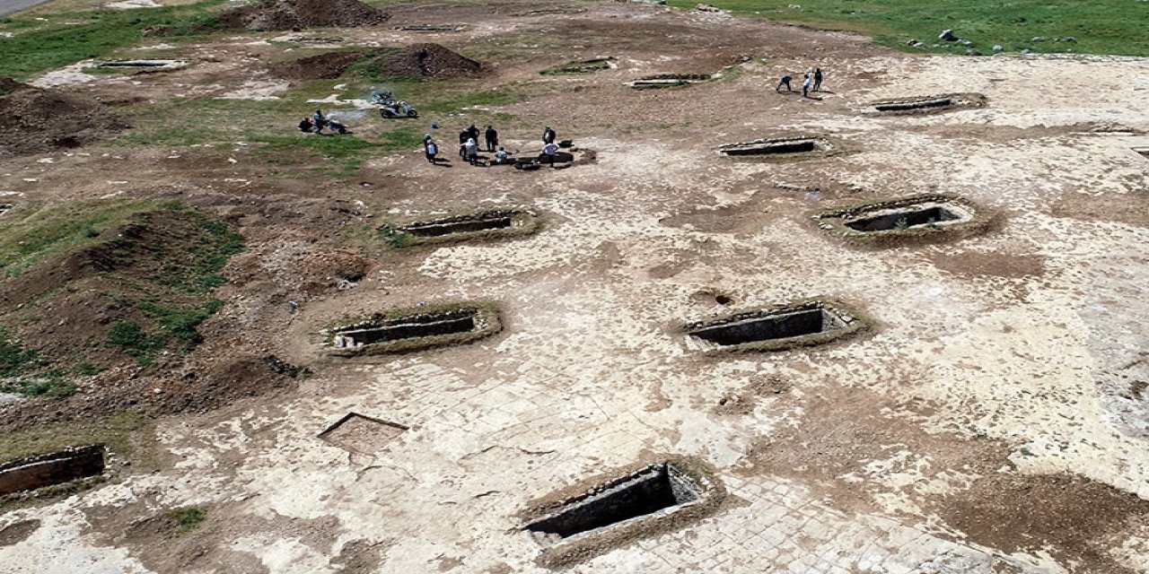 Adıyaman’daki Tharsa Antik Kenti'nde Roma dönemine tarihlenen oda mezar bulundu