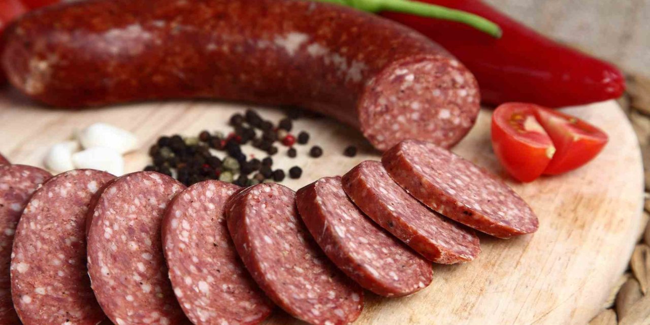 Sucuklar marketlerden toplatılıyor! Raflar boşaldı, sebebi belli oldu