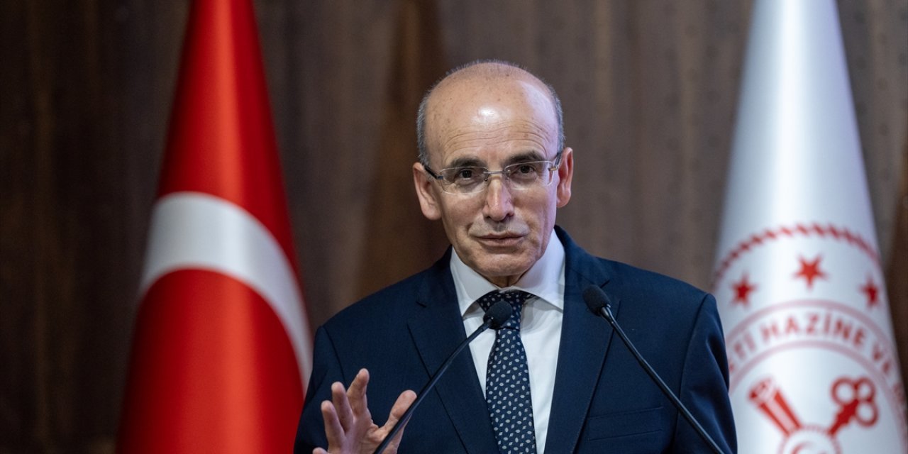 Mehmet Şimşek'ten 'Borsa'da oynuyorum' diyenlere mesaj: Borsa oyun alanı değil, birileri yüksek getiri vadediyorsa risklidir