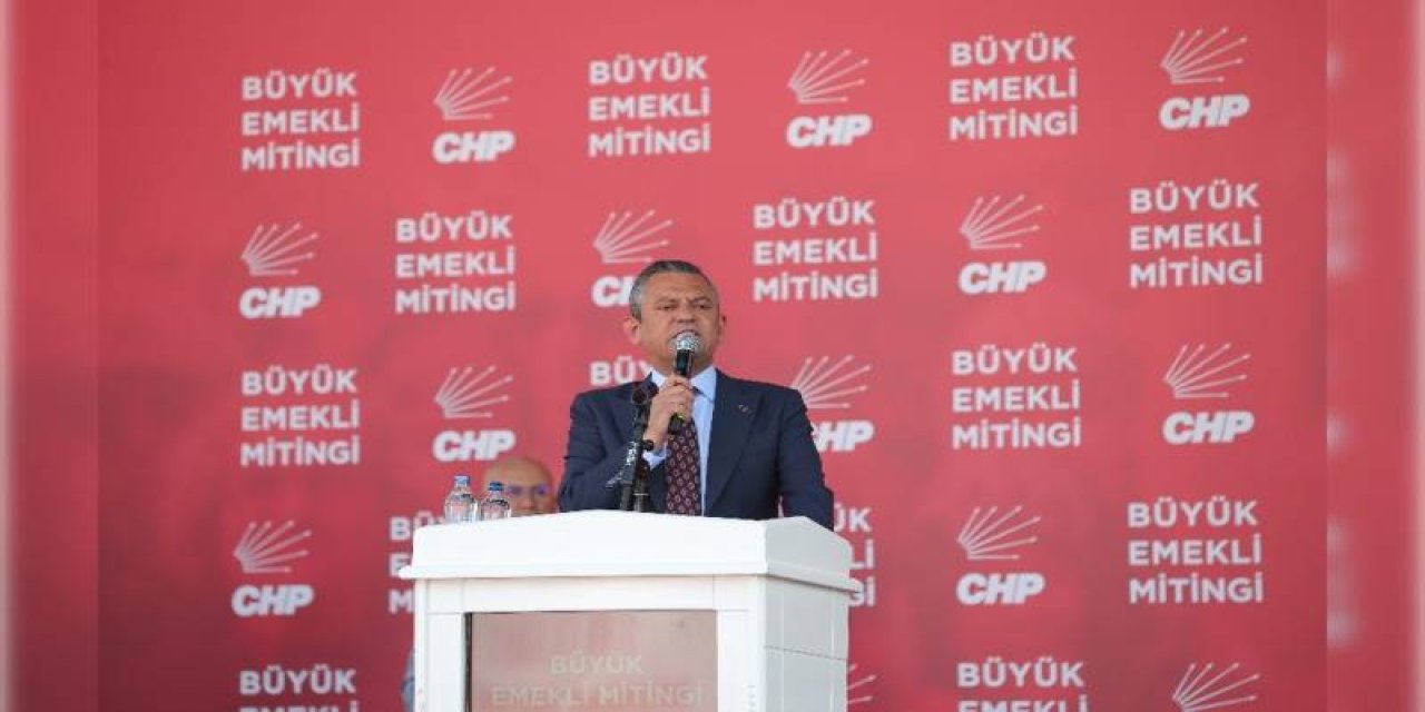 Binlerce emekli Tandoğan Meydanı'nda bir araya geldi | Özgür Özel: Emeklinin ekonomisi normalleşmeden Türkiye normalleşemez