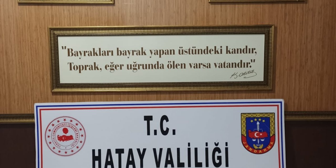 Altınözü'de, tarlada gömülü 3,5 kilo uyuşturucu ele geçirildi