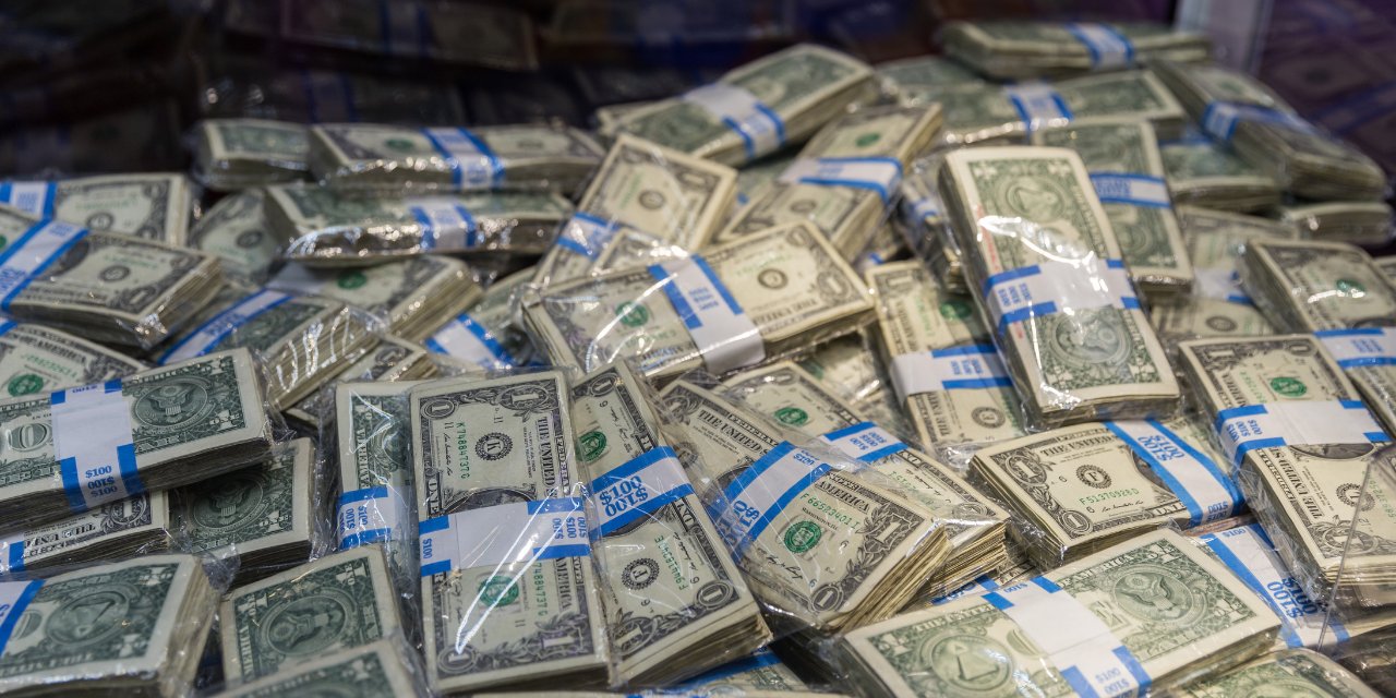 Oltayı attılar, para dolu kasa buldular