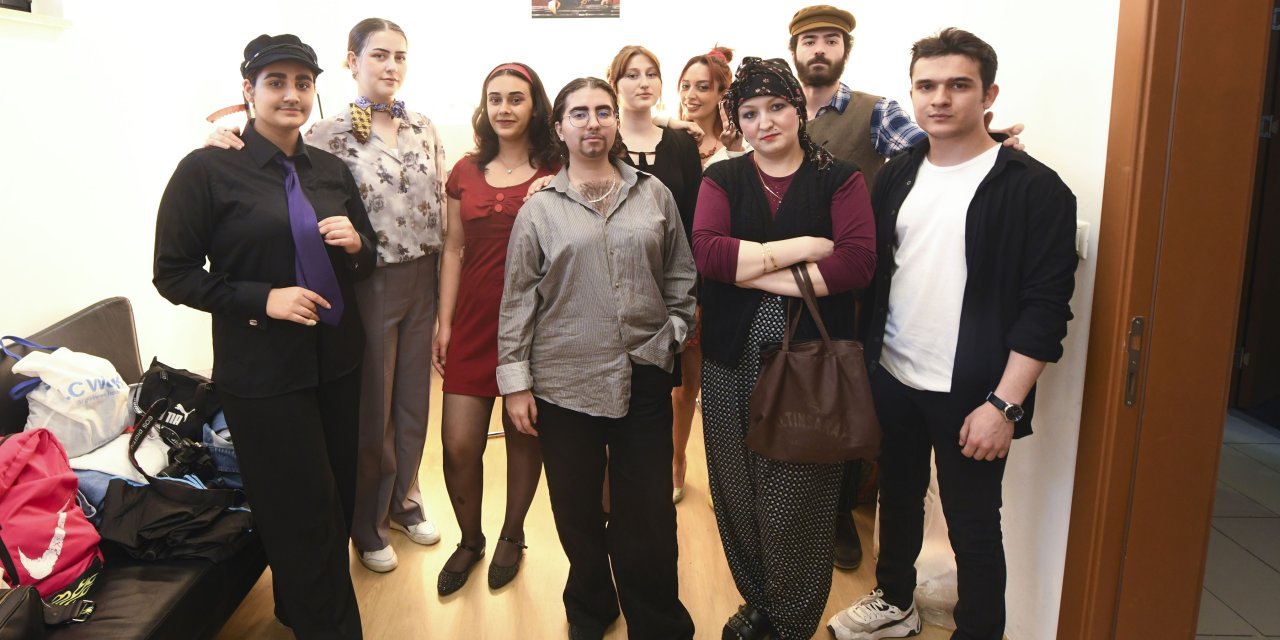 Yenimahalle Gençlik Merkezi’nin hazırladığı “Seni Çok Seviyorum” oyunu ikinci kez sanatseverlerle buluştu