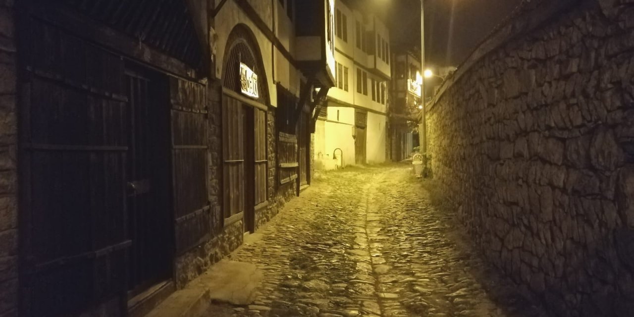 Tarihi ilçe sessizliğe büründü 