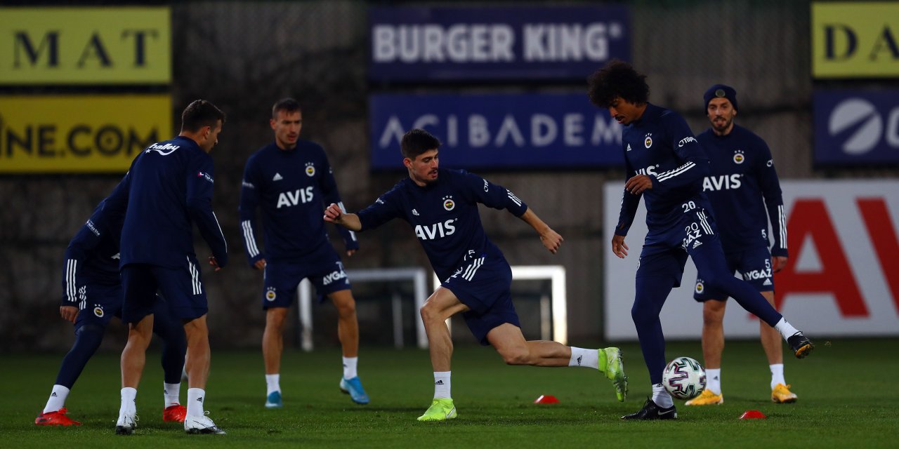 Fenerbahçe, derbi için kampa girdi