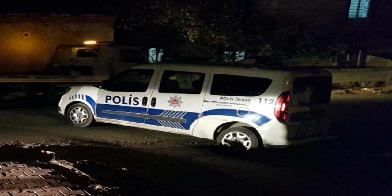 Yan bakma tartışması bıçaklı kavgaya dönüştü: 1 yaralı