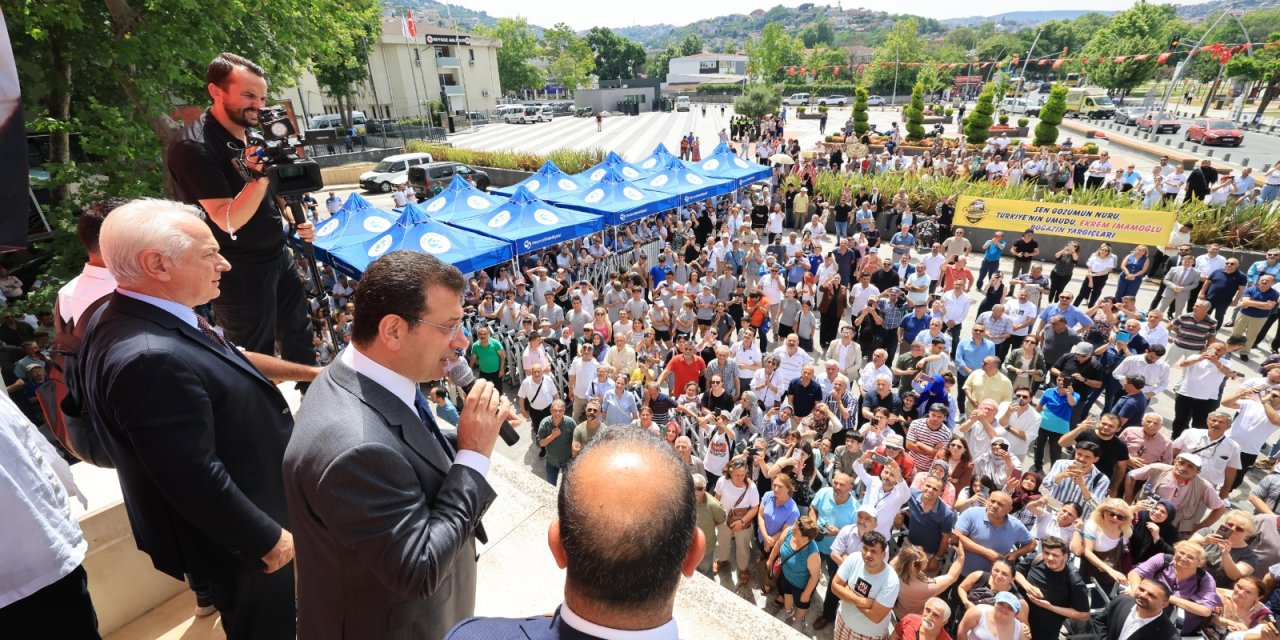 İmamoğlu'nun Tebrik Ziyareti Mini Halk Buluşmasına Dönüştü: İmamoğlu Adaleti Temsil Eder