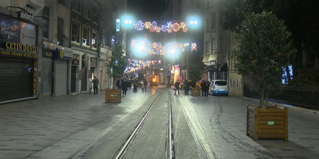 Sokağa çıkma kısıtlaması saat 20.00 itibariyle başladı.
