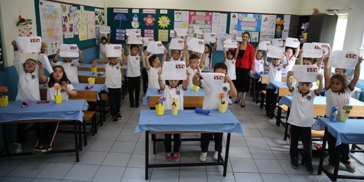 Okullarda karne heyecanı: 20 milyon öğrenci bugün tatile çıkıyor