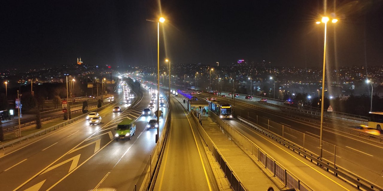 Sokağa çıkma kısıtlaması başladı, trafik yüzde 8'e kadar düştü