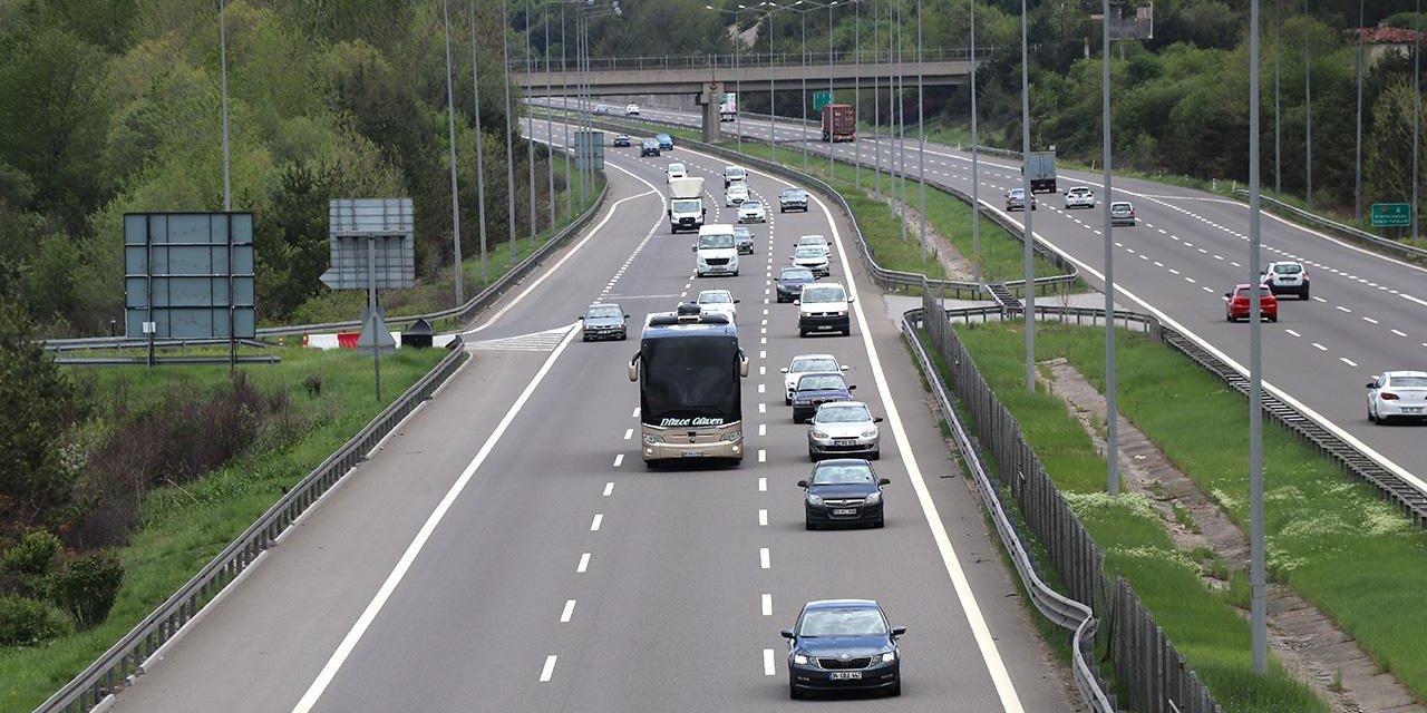 Trafik gerçeği: Hız limiti 140'a çıktı, ölümlü kazalar arttı