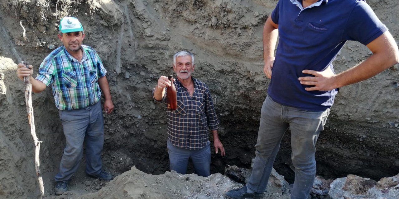 Su kuyusunda atalarının yazdığı notları buldular