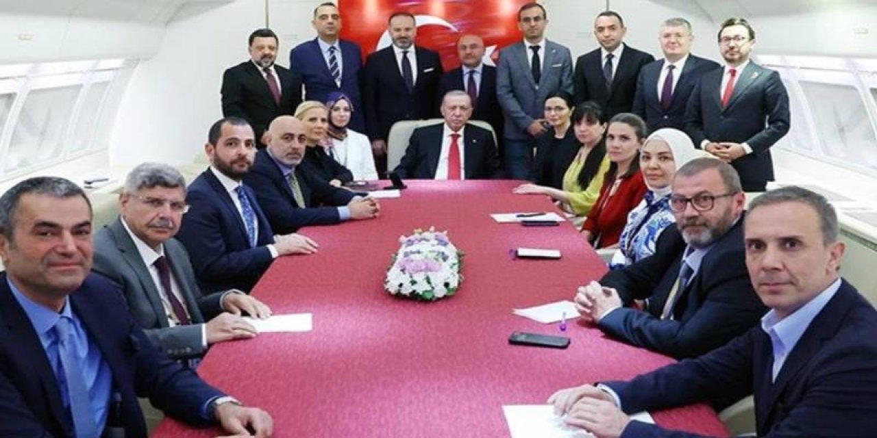 Ertuğrul Özkök: İmamoğlu'nun B-737 gazetecilerini öğrendik, bu da Erdoğan'ın A-330'undaki gazeteciler; yeni medyadan tek kişi yok