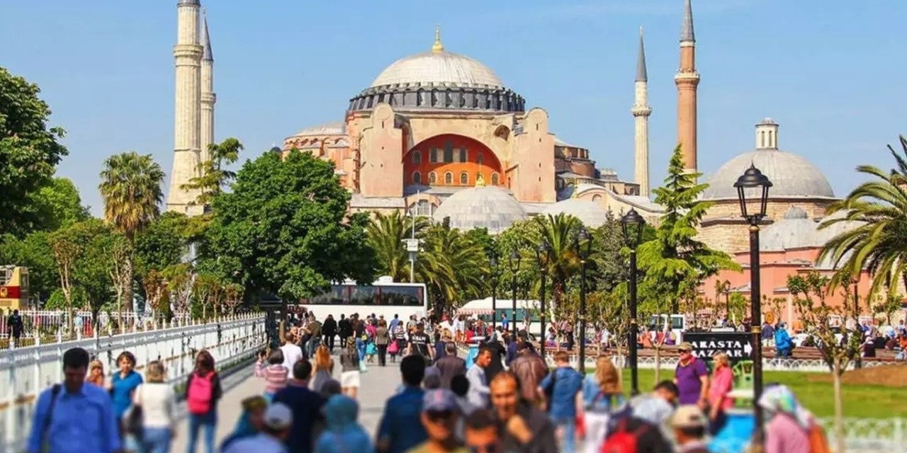 Türkiye'ye, 2024'ün ilk 5 ayında yaklaşık 18 milyon turist geldi