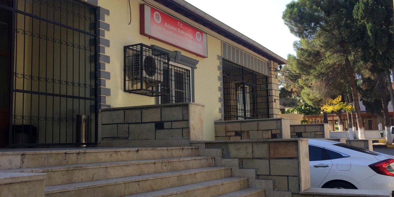 Borçluları, iş yerine çağırıp öldürdü
