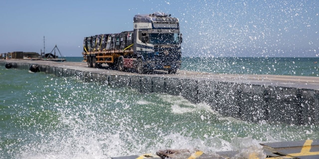 Gazze'ye insani yardım için yapılan geçici iskele İsrail'e taşındı