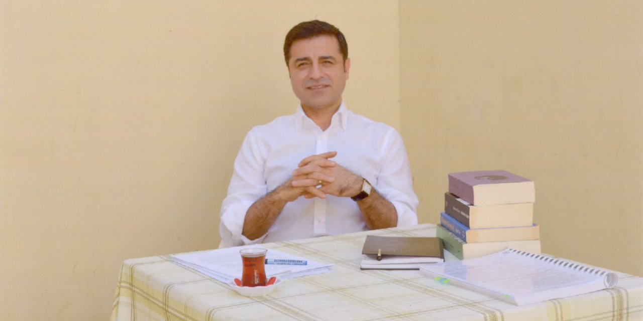 4,5 yıldır cezaevinde olan Demirtaş,  45 isimden gelen 45 farklı soruya yanıtladı