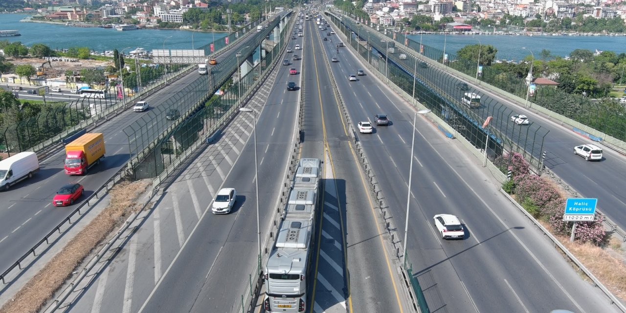 Haliç Köprüsü Metrobüs Yolu Yenileniyor