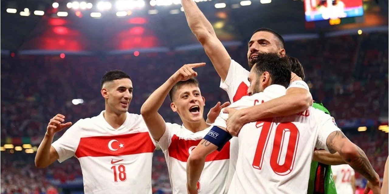 Ertuğrul Özkök: Gülse Birsel bile koşa koşa maçı izlemeye eve gidiyordu