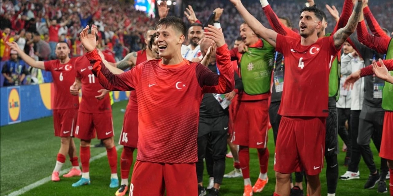 Ertuğrul Özkök Yazdı: Yok Böyle Bir Reyting, Yok Böyle Bir Birleşme! Son Yarım Saatte Her 10 Türk'ten 8'i Sahadaydı