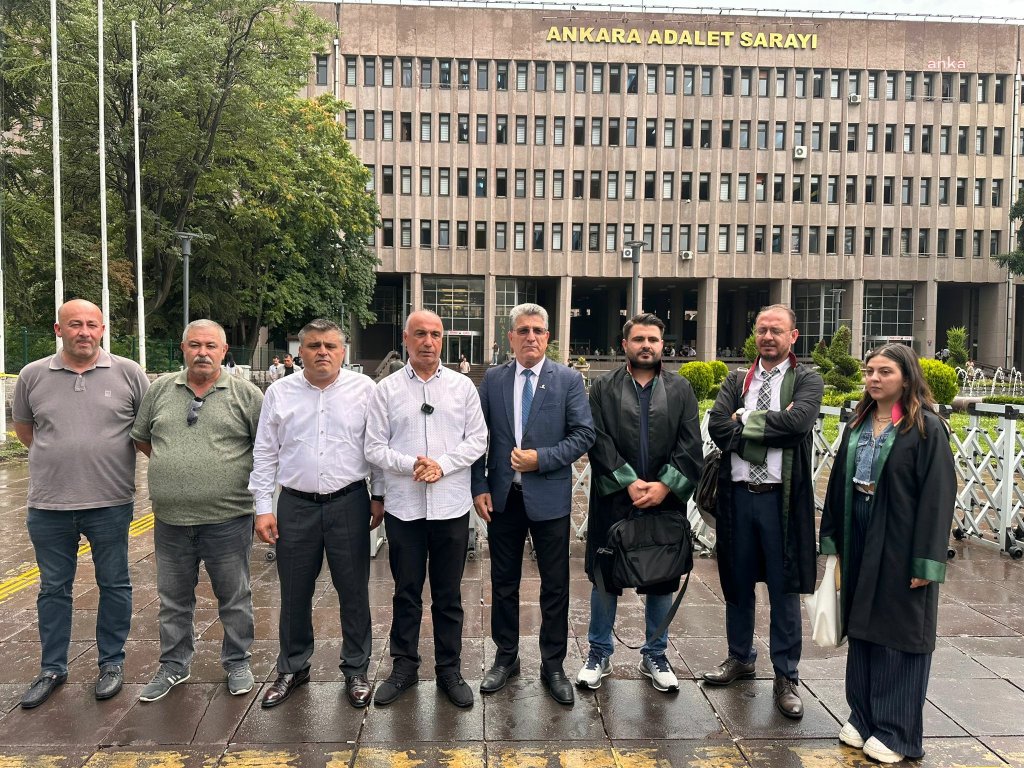 TÜİK'i protesto ettikleri için yargılanan Birleşik Kamu-İş Konfederasyonu yöneticileri beraat etti