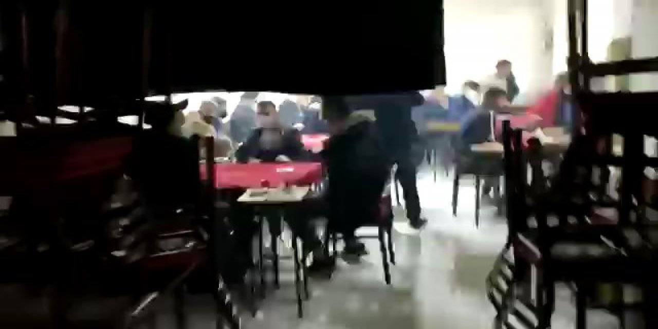 Kağıthane'de kahvehaneye korona baskını; 40 kişiye ceza kesildi