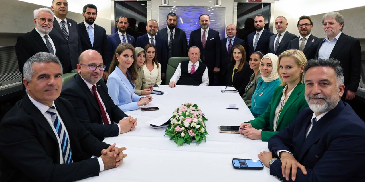 Ertuğrul Özkök: A 330 gazetecilerinin bize anlatmadığı Beyaz Saray’daki yemeğin masa komşusu