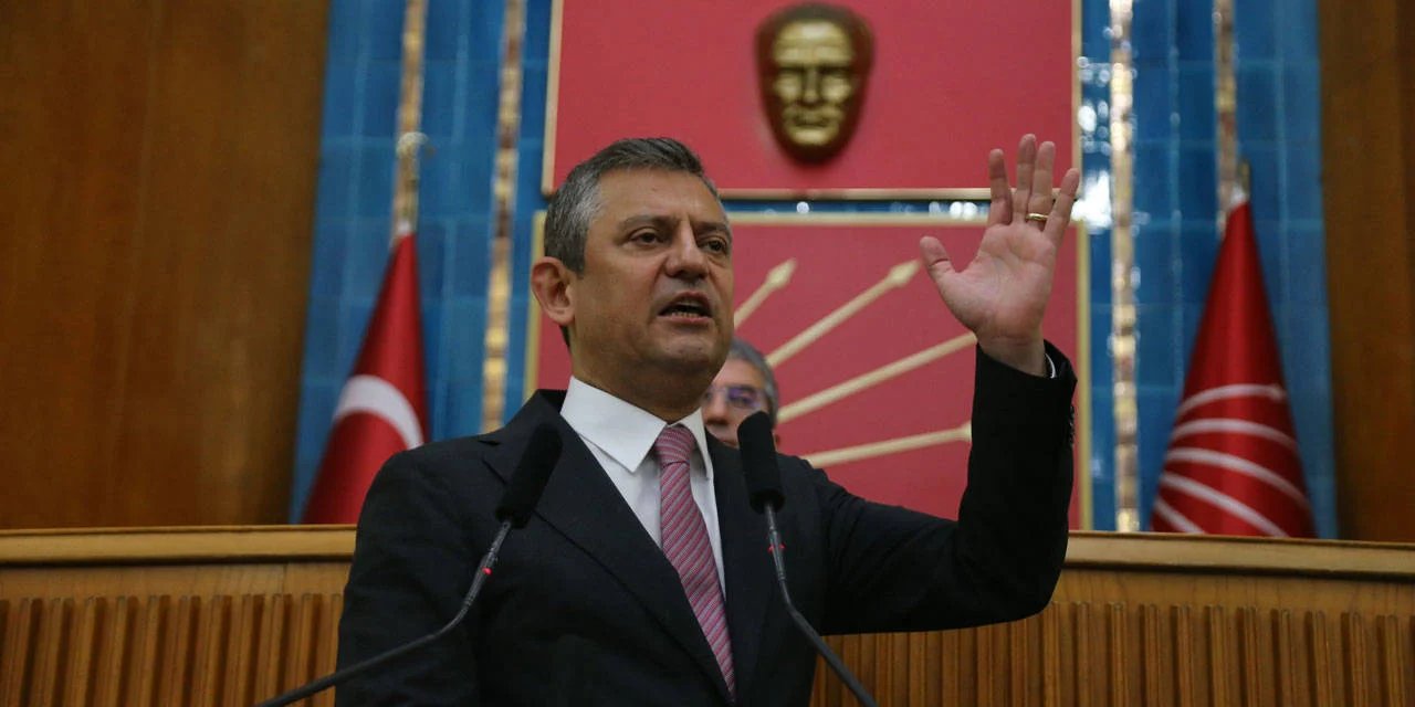 Özel'den emekli maaşına sert çıkış: Geçim yoksa çok yakında seçim var