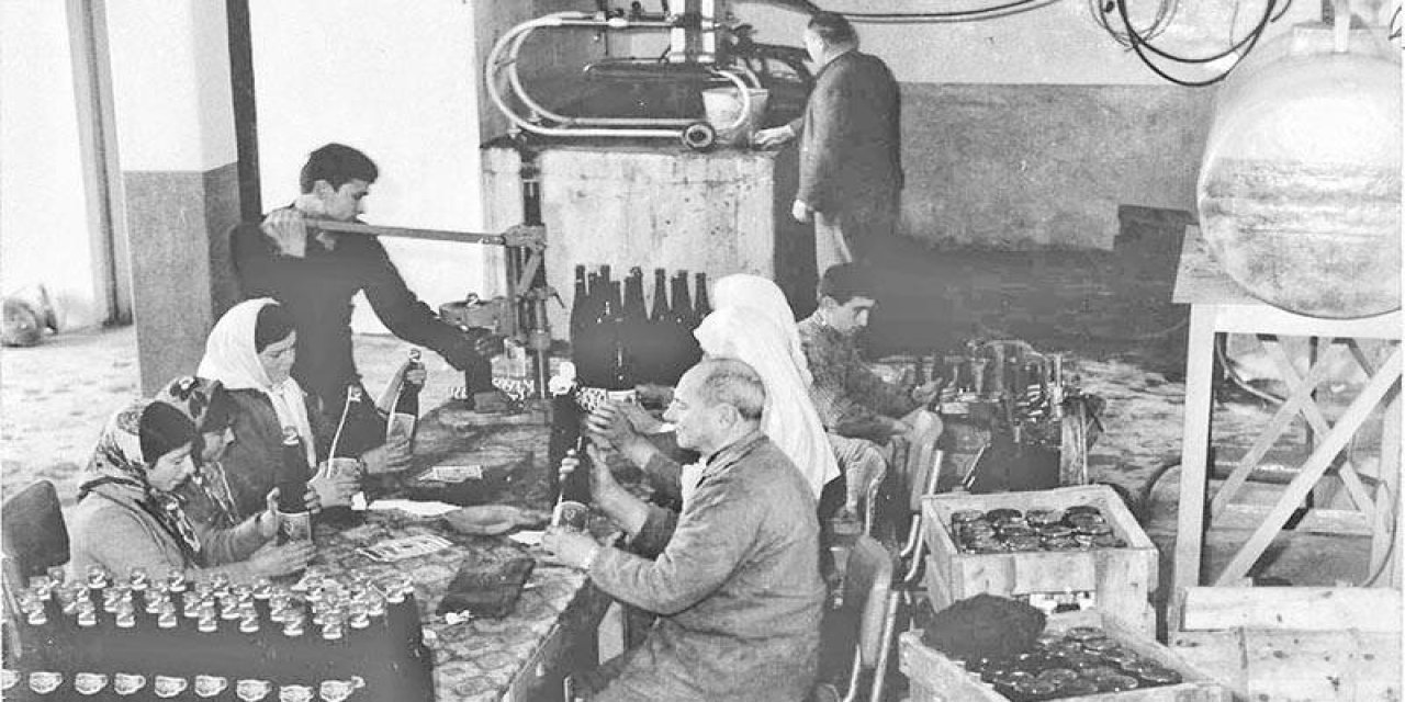 Ertuğrul Özkök: Kimdir bu bu karedeki 5 kadın 4 erkek? İşte bu masanın hikâyesi