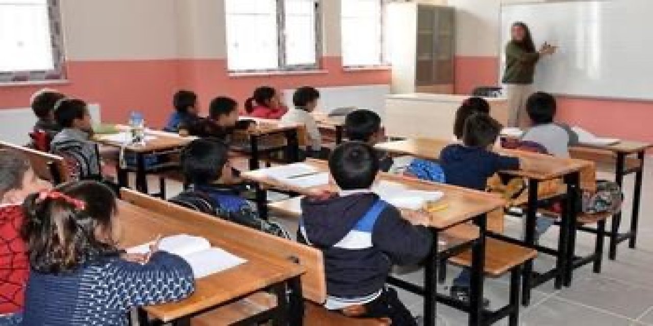 İlkokul birinci sınıflar yarın okulda yüz yüze eğitime başlıyor.